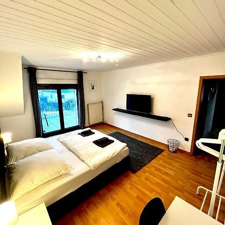 Praktisches Zimmer Im Grossen Haus Mit Garten دوسلدورف المظهر الخارجي الصورة