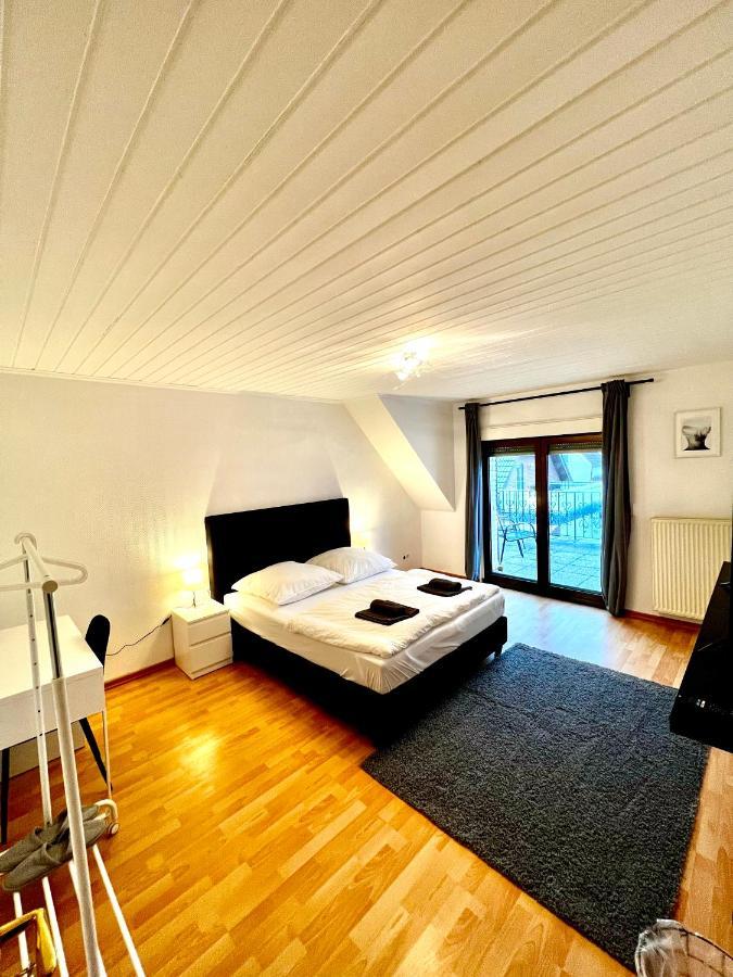 Praktisches Zimmer Im Grossen Haus Mit Garten دوسلدورف المظهر الخارجي الصورة