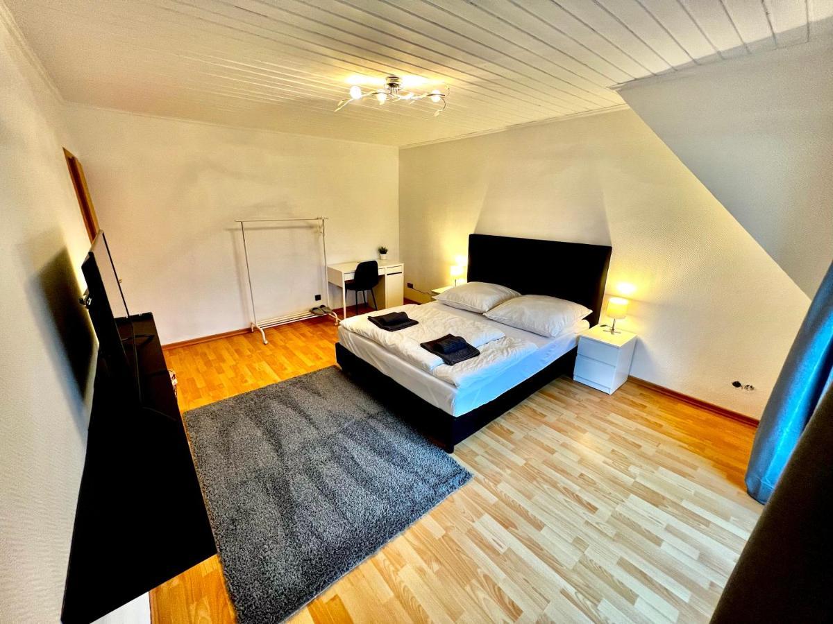 Praktisches Zimmer Im Grossen Haus Mit Garten دوسلدورف المظهر الخارجي الصورة